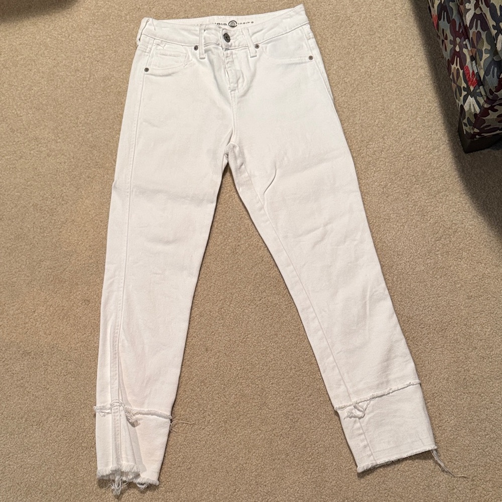 Max Studio White Cropped Jeans
